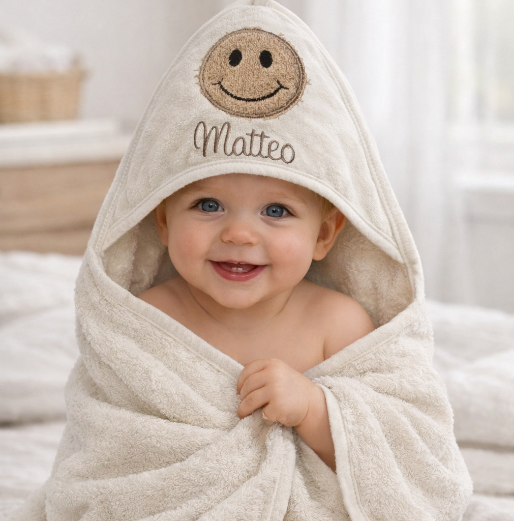 Kapuzenhandtuch mit Name Smiley | Beige