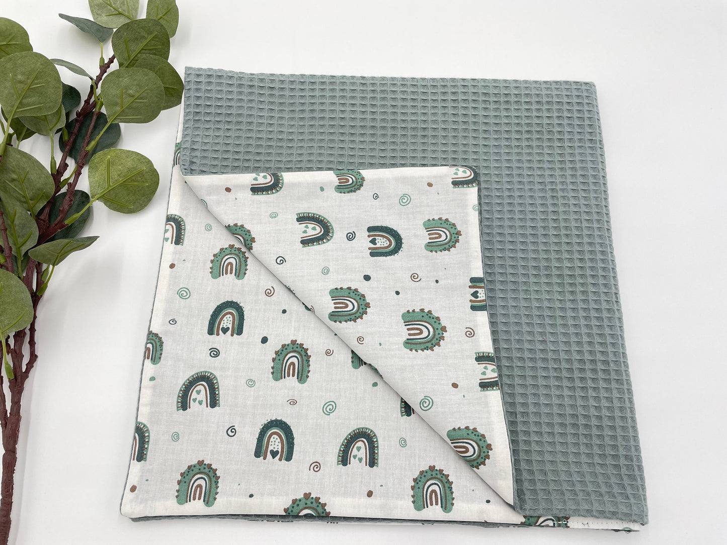 Babydecke  mit Name personalisiert Waffelpique oldgreen, Rainbow oldgreen