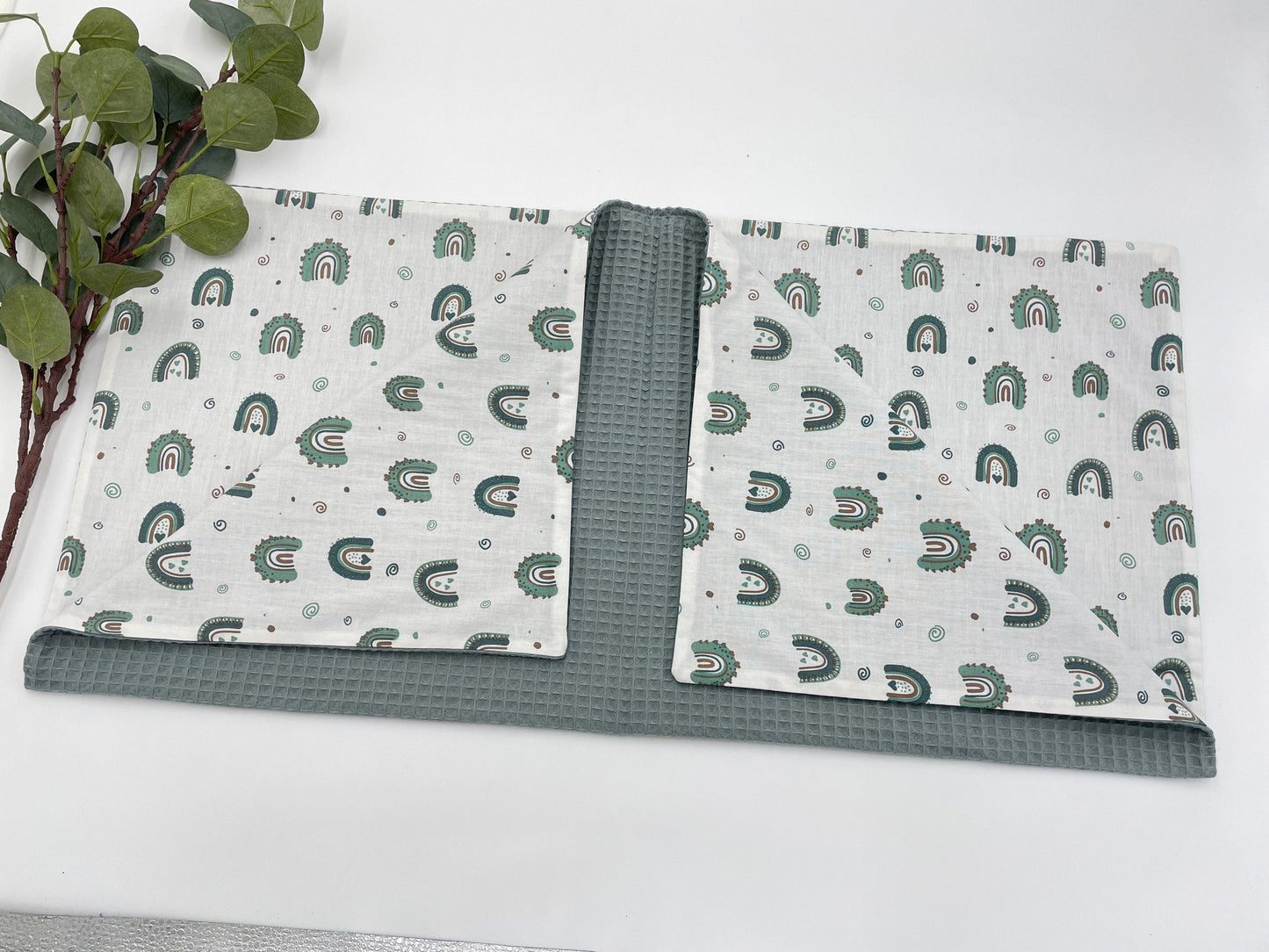 Babydecke  mit Name personalisiert Waffelpique oldgreen, Rainbow oldgreen