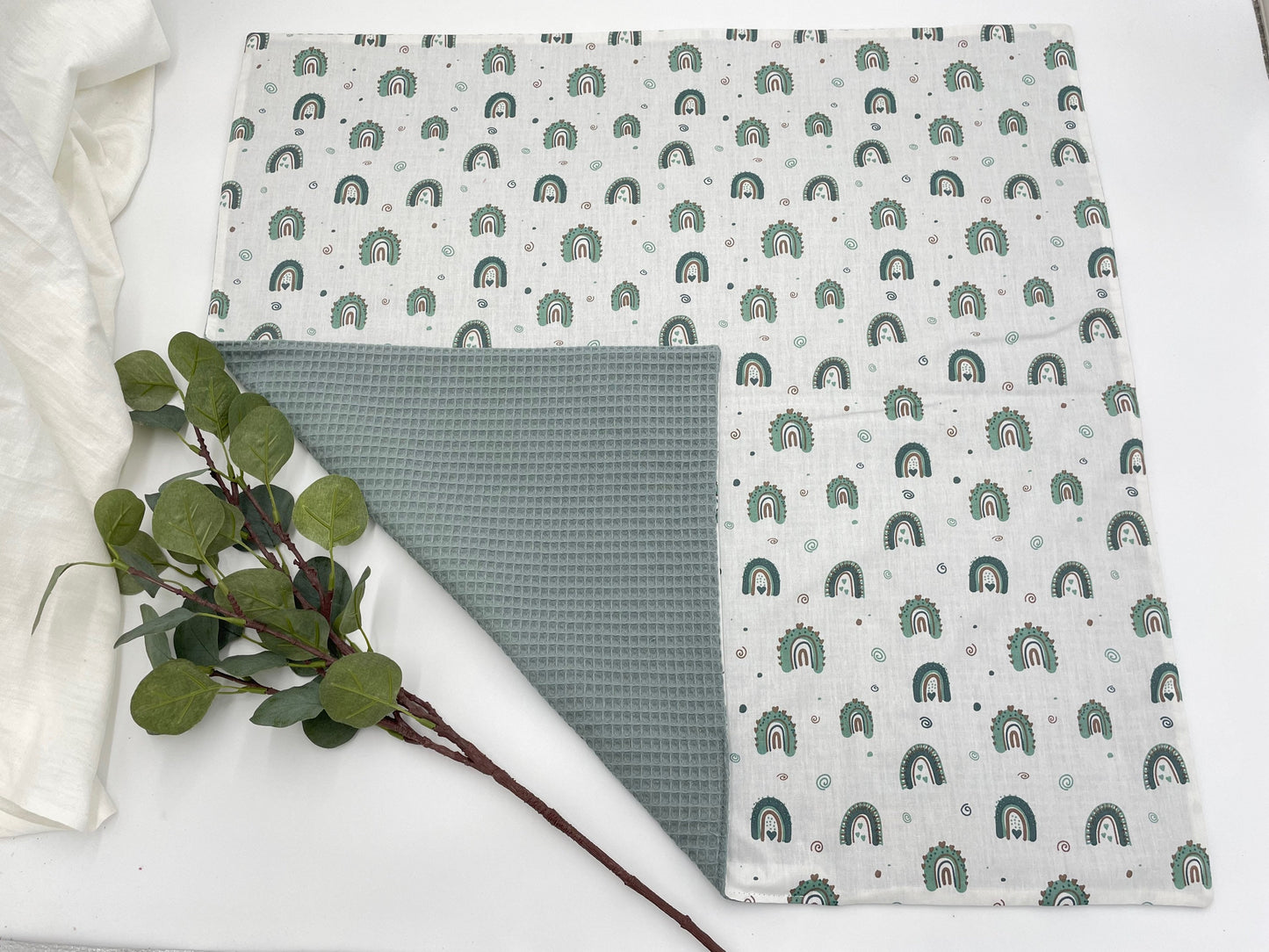 Babydecke  mit Name personalisiert Waffelpique oldgreen, Rainbow oldgreen