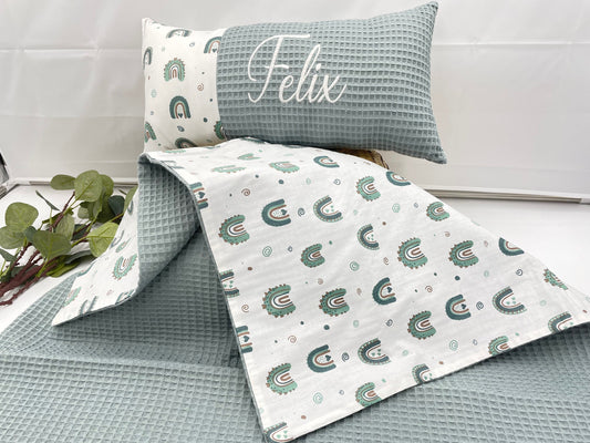 Babydecke  mit Name personalisiert Waffelpique oldgreen, Rainbow oldgreen