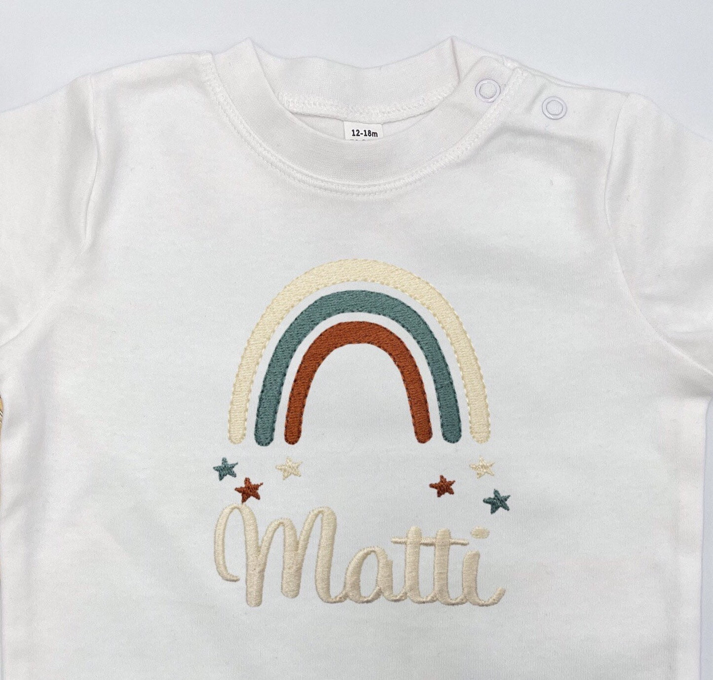 T-shirt mit Name, Regenbogen für Baby und Kleinkinder