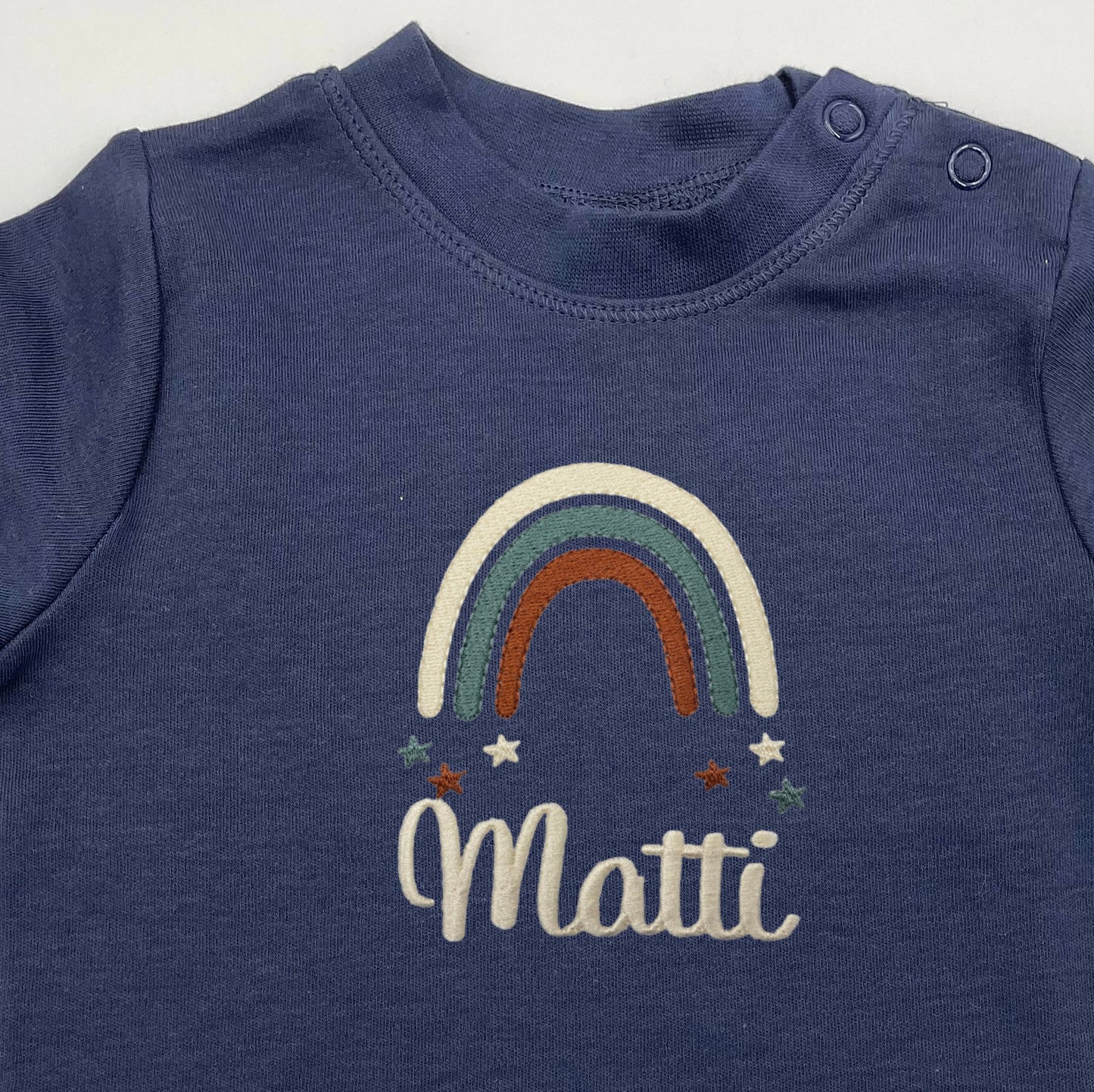 T-shirt mit Name, Regenbogen für Baby und Kleinkinder